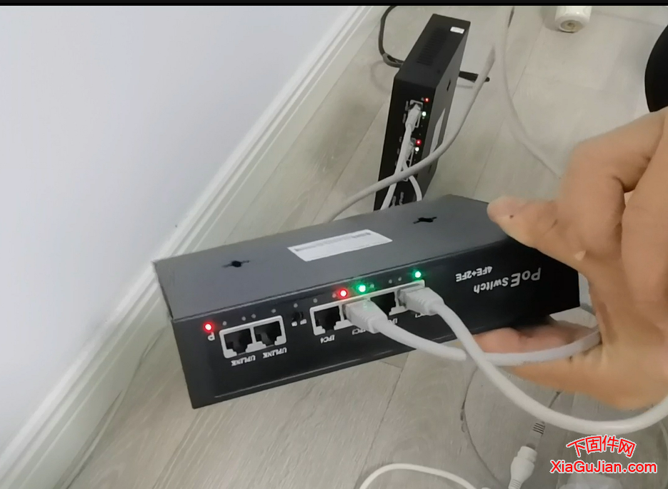 POE交換機(jī)的級聯(lián)供電方法,POE交換機(jī)的串連供電方法幾臺(tái)POE交換機(jī)接在一起不需要電源供電